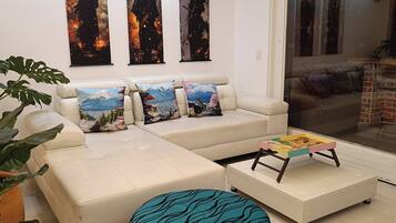 Apartment, 1 Bedroom, Accessible, Smoking | Interior