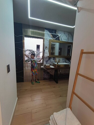 Luxury Loft 1st Floor With Kitchen-bar and Studio