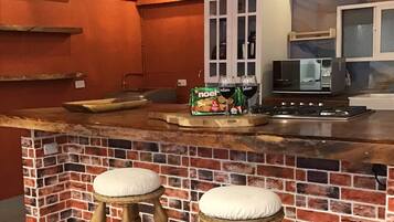 Apartment, 1 Bedroom, Accessible, Smoking | Dining