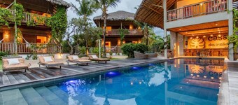 Private complex with swimming pool, close to the ocean