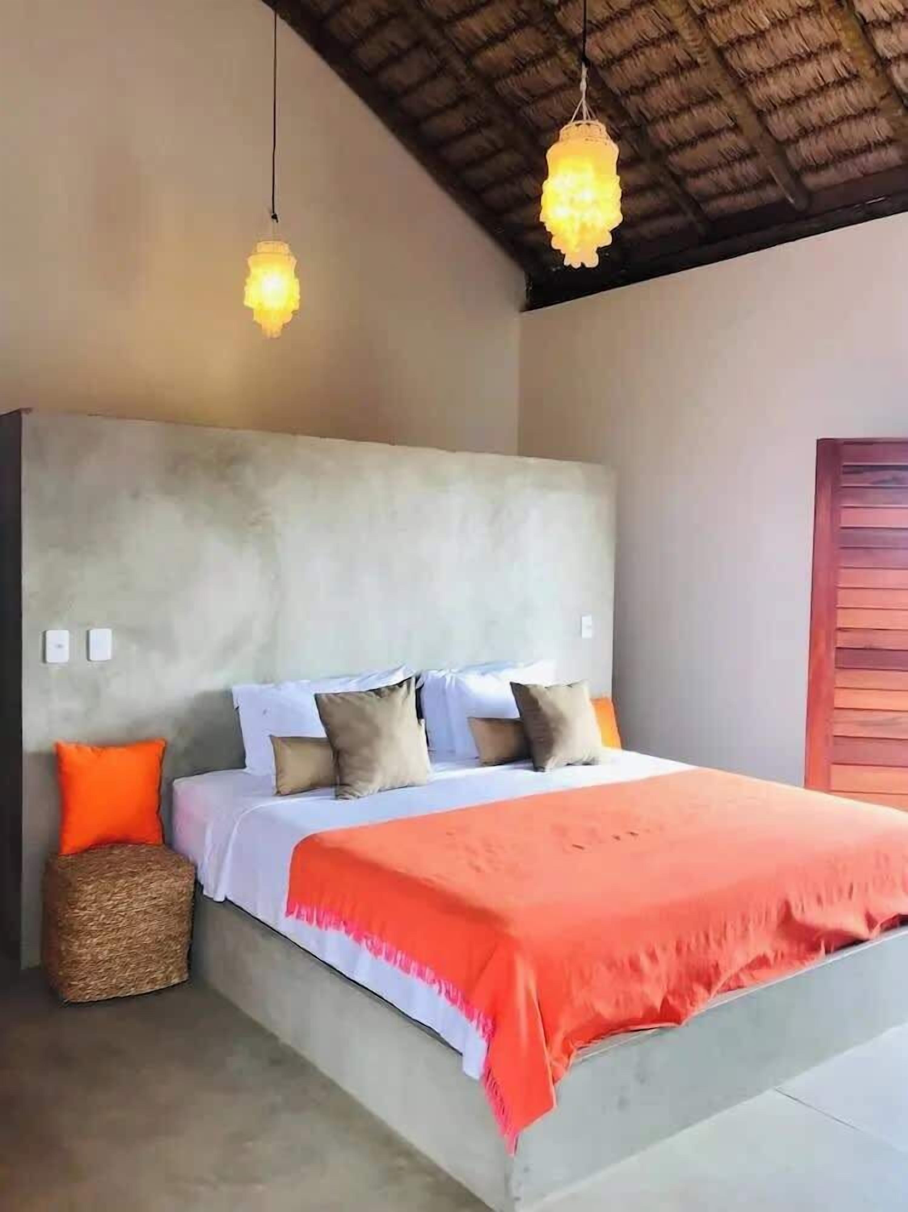 Desk, iron/ironing board, WiFi, bed sheets