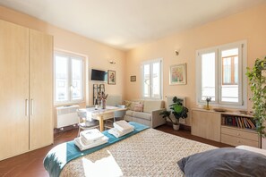1 habitación, tabla de planchar con plancha, wifi y ropa de cama 