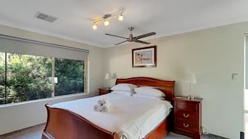 Apartment | 5 bedrooms, bed sheets