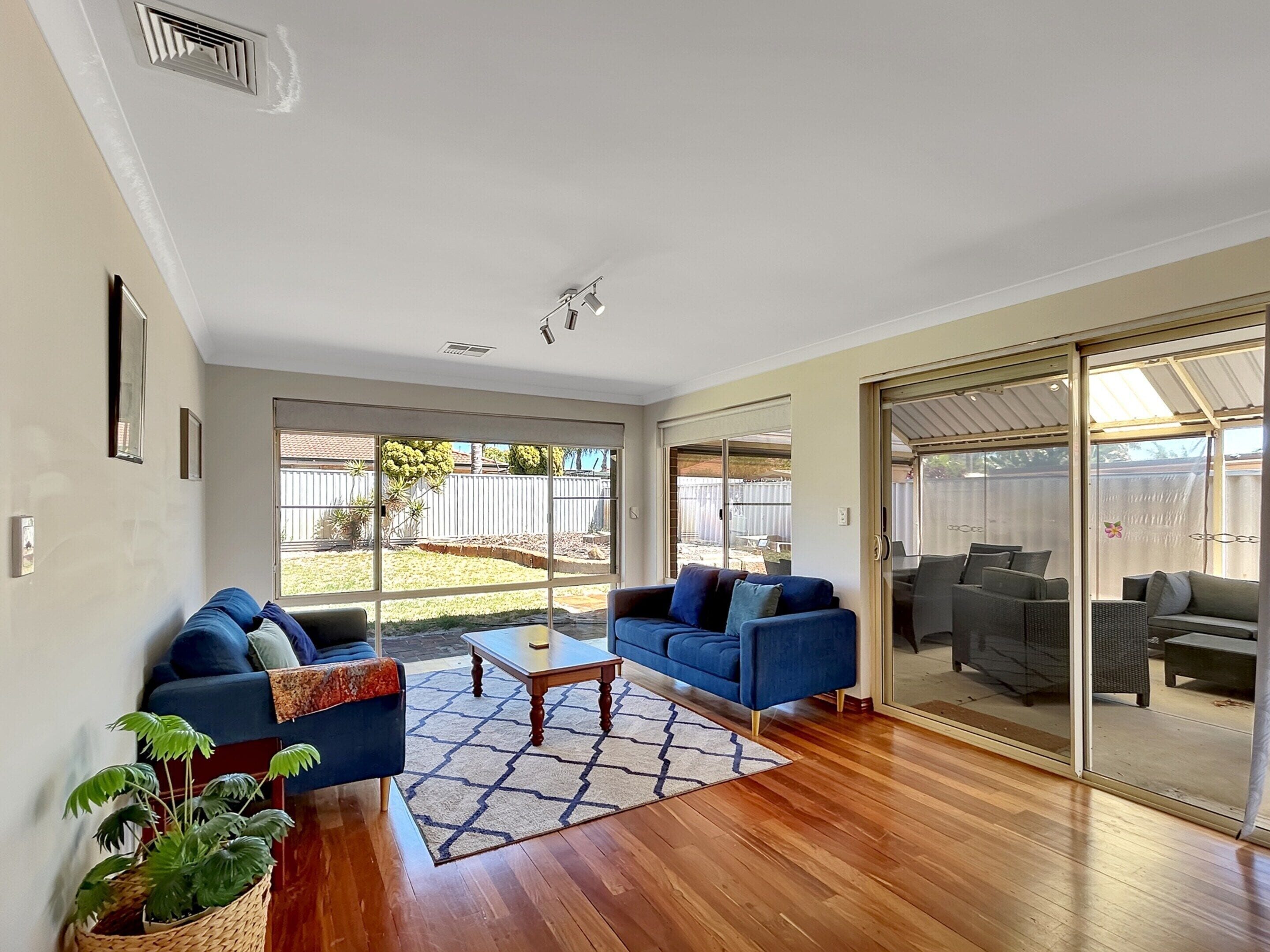 Apartment | Living room | Fireplace