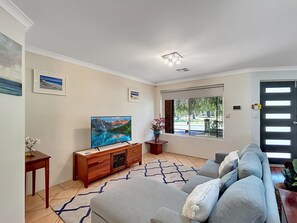 Apartamento | Sala de estar | Lareira