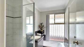 Apartment | Bathroom