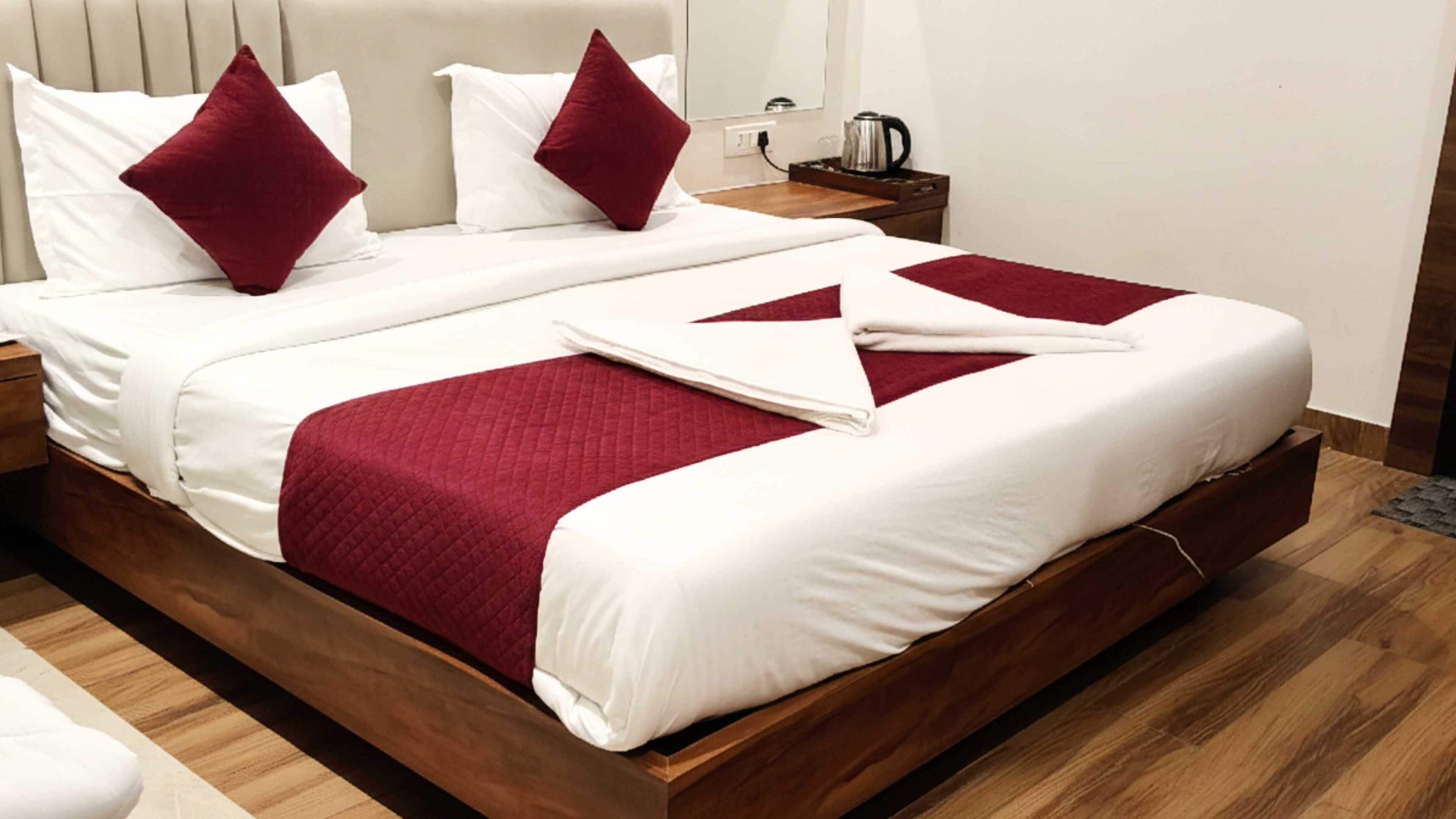 Rom – deluxe, byutsikt | Wi-fi (inkludert)