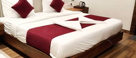 Rom – deluxe, byutsikt | Wi-fi (inkludert)