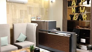 Lobby - Hotel 7 Heaven (Kanpur)