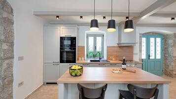 Microwave, oven, stovetop, dishwasher