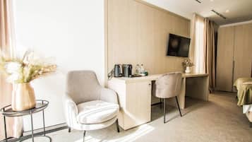 Superior Double Room, Balcony | Interior