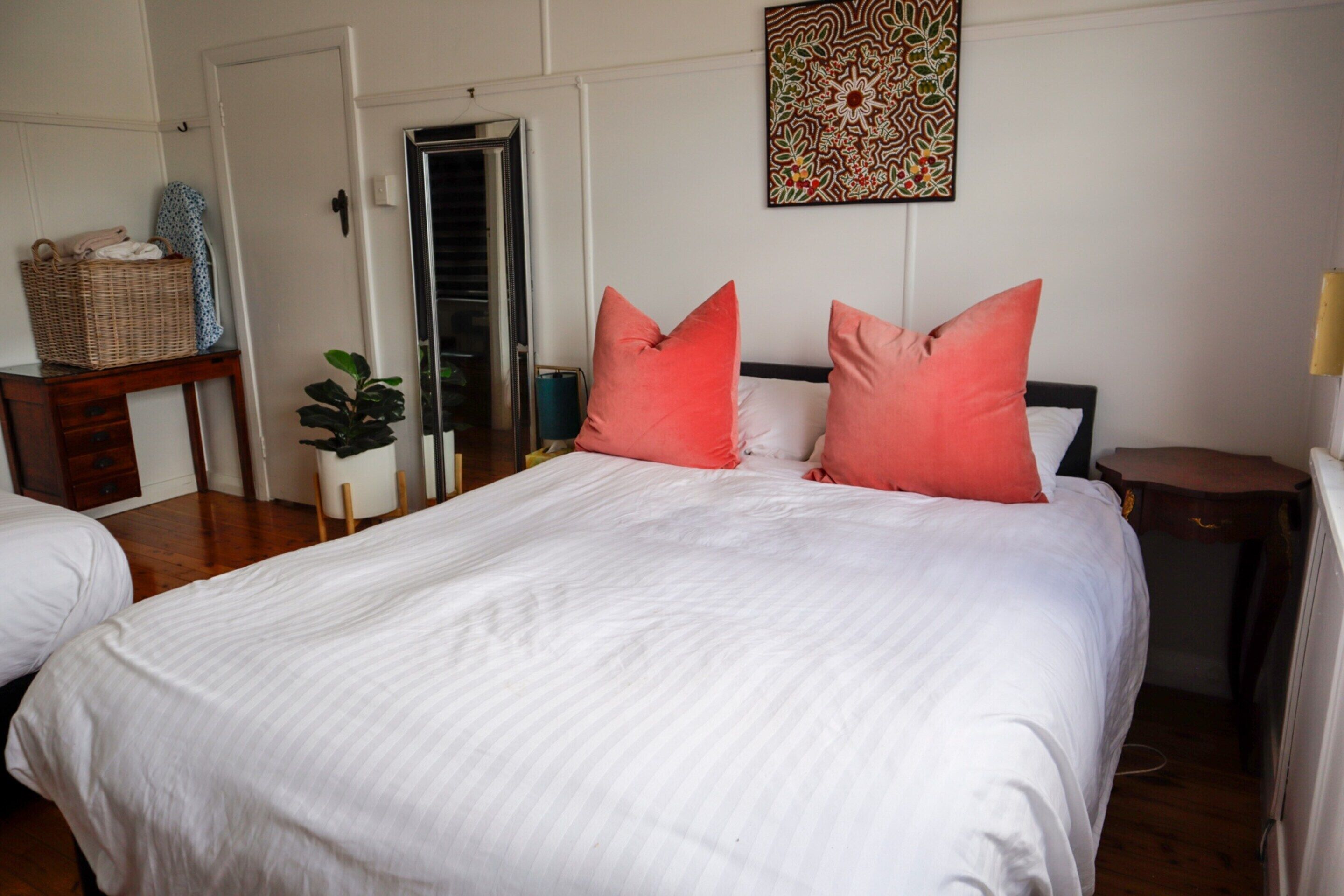 1 bedroom, bed sheets