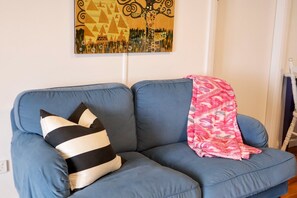 House | Living room | Fireplace - Towncottage Tenterfield Stay With Scenic Views (Tenterfield)