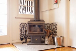 House | Interior detail - Towncottage Tenterfield Stay With Scenic Views (Tenterfield)