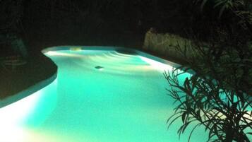 Kamer, 1 slaapkamer, privézwembad, uitzicht op zwembad | Zwembad | Een buitenzwembad