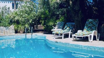 Habitación, 1 habitación, piscina privada, vistas a la piscina | Piscina | Una piscina al aire libre