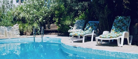 Habitación, 1 habitación, piscina privada, vistas a la piscina | Piscina | Una piscina al aire libre