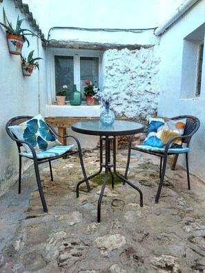 تناول الطعام بالخارج