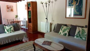 Room, 1 Bedroom, Accessible, Garden View | Living room