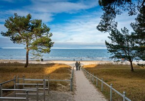 Sun-loungers - Luxury vacation apartment Seestern with private beach chair & pool | terrace | Binz (Binz)