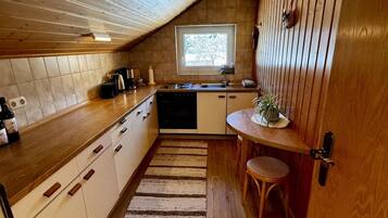 Kondominium Comfort, 1 kamar tidur, balkon, pemandangan gunung | Dapur pribadi | Lemari es, oven, kompor, dan mesin pembuat kopi/teh