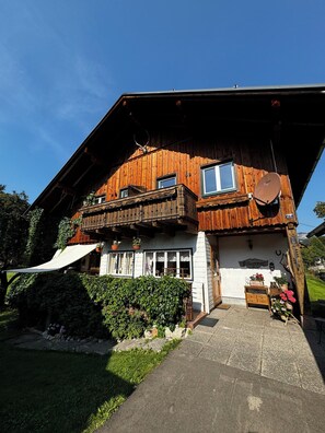 Front of property - Heli's Holiday Suites (Altaussee)