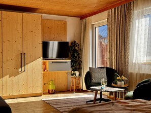Comfort Condo, 1 Bedroom, Balcony, Mountain View - Heli's Holiday Suites (Altaussee)