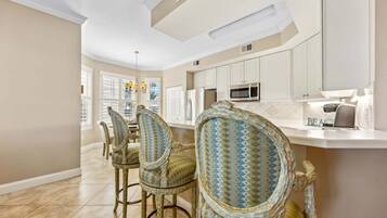 Condo, 3 quartos | Cozinha privada | Geladeira, fogão, cafeteira/chaleira