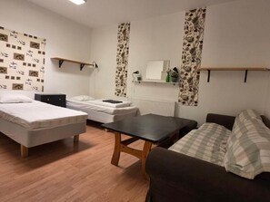 Basic Twin Room, Pets allowed, Annex Building | Blackout curtains, free cots/infant beds, free WiFi - Svenshögens vandrarhem (Svenshögen)