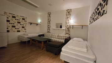 Basic Twin Room, Pets Allowed, Annex Building | Blackout drapes, free cribs/infant beds, free WiFi