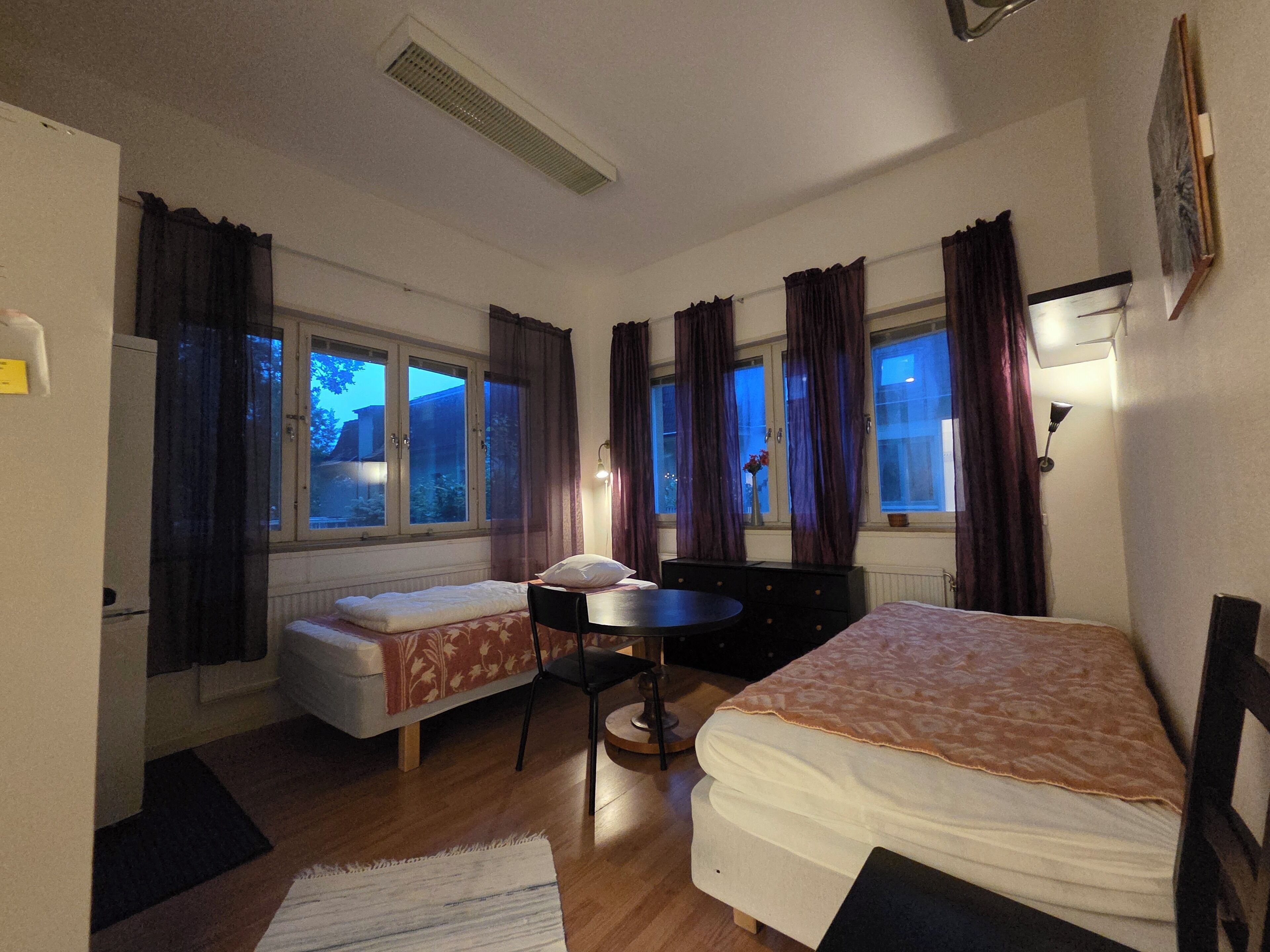 Double or Twin Room, Pets Allowed, Annex Building | Blackout drapes, free cribs/infant beds, free WiFi