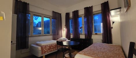 Double or Twin Room, Pets Allowed, Annex Building | Blackout drapes, free cribs/infant beds, free WiFi