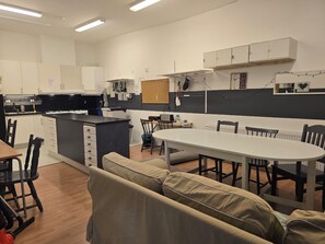 Tvåbäddsrum - 2 enkelsängar - husdjur tillåtna - annex | Delat kök | Stort kylskåp, mikrovågsugn, ugn och spishäll