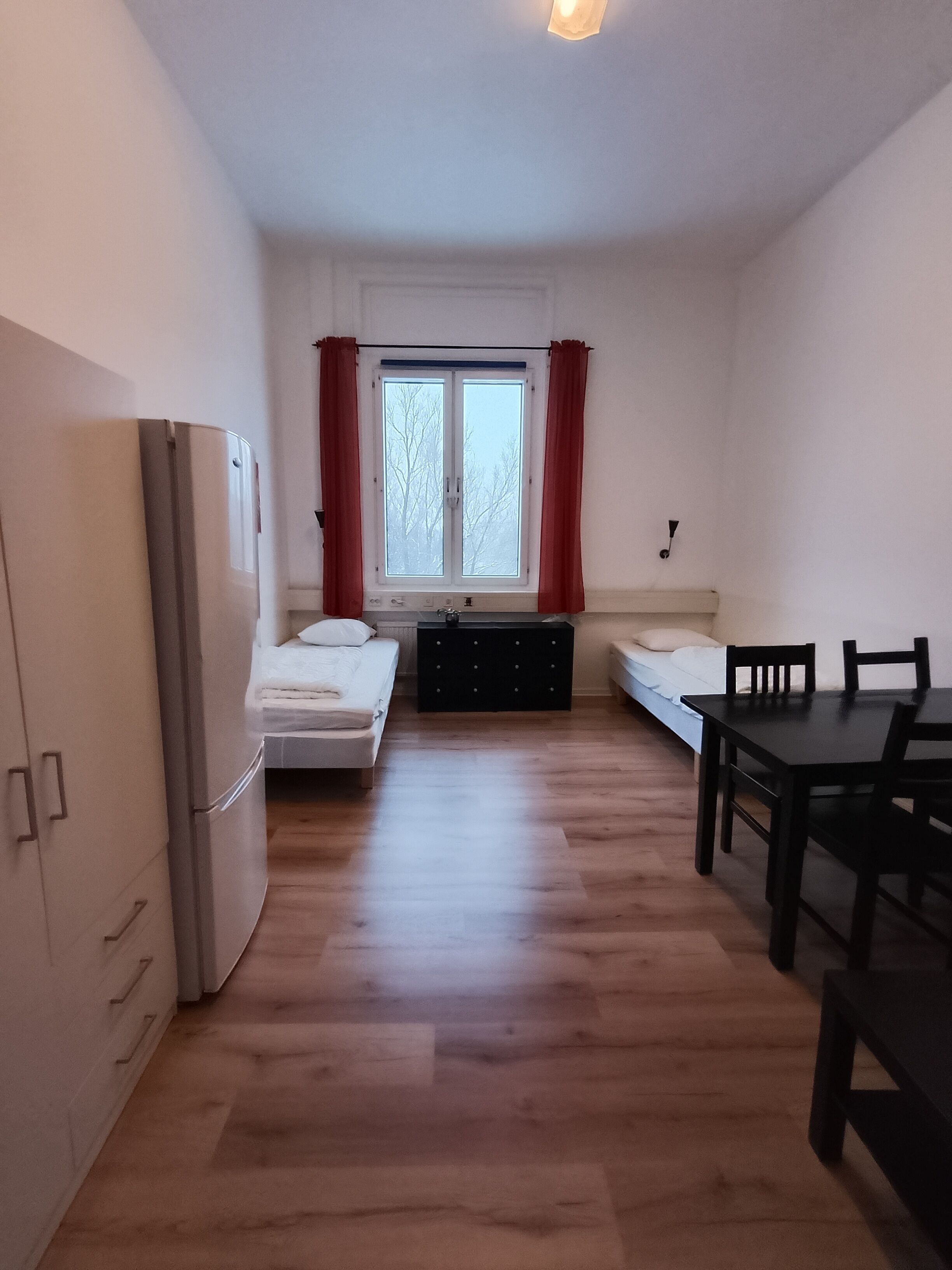 Basic tvåbäddsrum - utsikt mot parken | Mörkläggningsgardiner, gratis barnsängar och gratis wi-fi