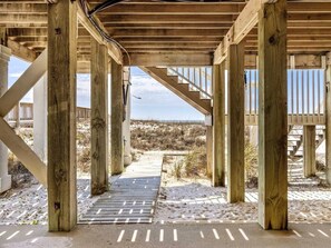 Property grounds - Beachfront Shiloh House – Spacious Gulf-Front Retreat for 16-Aqua Management (Gulf Shores)
