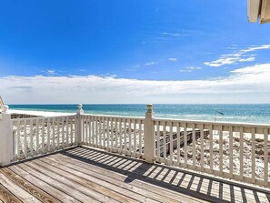 Property grounds - Beachfront Shiloh House – Spacious Gulf-Front Retreat for 16-Aqua Management (Gulf Shores)