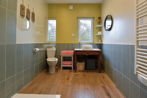 淋浴设施、吹风机、毛巾