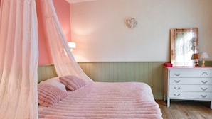 A bedroom with a bed, a nightstand, a dresser, and a mirror. - The Little Cottage in the Bay of Somme (Cahon-Gouy)