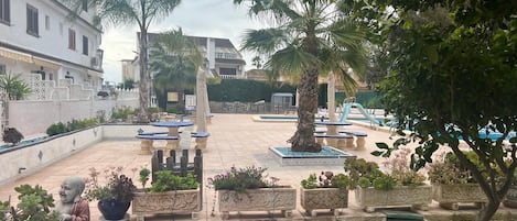 House, 3 Bedrooms, Smoking, Balcony | Garden