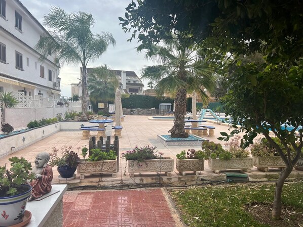 House, 3 Bedrooms, Smoking, Balcony | Garden - Charming 3-bedroom House With Shared Pool in Punta Prima, Torrevieja (Torrevieja)