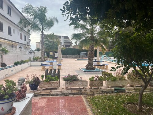 Charming 3-bedroom House With Shared Pool in Punta Prima, Torrevieja