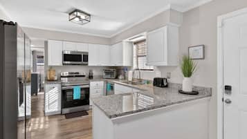 Nhà, 3 phòng ngủ | Bếp riêng | Tủ lạnh, lò nướng, dụng cụ pha cà phê/trà, lò nướng bánh mì