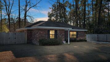 House, 3 Bedrooms | Exterior