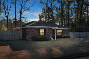 House, 3 Bedrooms | Exterior - Relax In Pooler Modern 3br Huge Yard 3 Bedroom Home (Pooler)