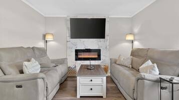 Talo, 3 makuuhuonetta | Oleskelualue | Älytelevisio