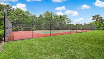 Condo, 2 Bedrooms | Sport court