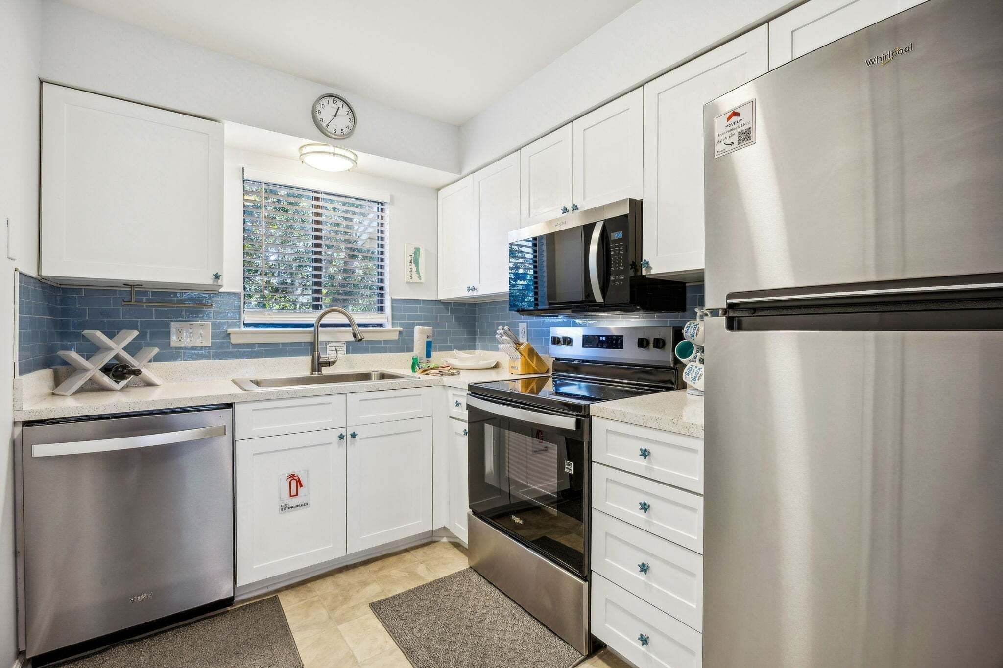 Condo, 2 Bedrooms | Private kitchen | Fridge, oven, coffee/tea maker