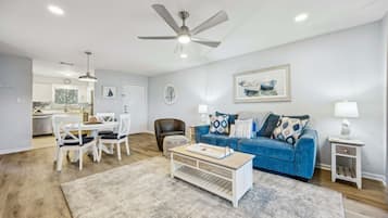 Condo, 2 Bedrooms | Living area