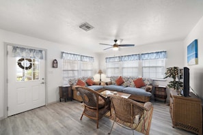 Nhà, 3 phòng ngủ | Khu phòng khách | Smart TV