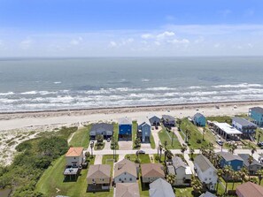 House, 3 Bedrooms | Beach | Beach nearby - Seaview Island Getaway 3 Bedroom Home (Galveston)